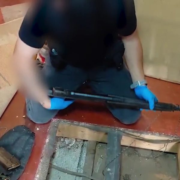 [Detienen a delincuente con un arma de guerra en la Villa Cristóbal&hellip;